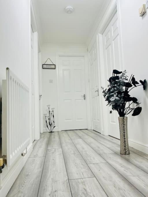 Superb 2 Bedroom Apartment With Free Parking Edinburgh Exterior foto
